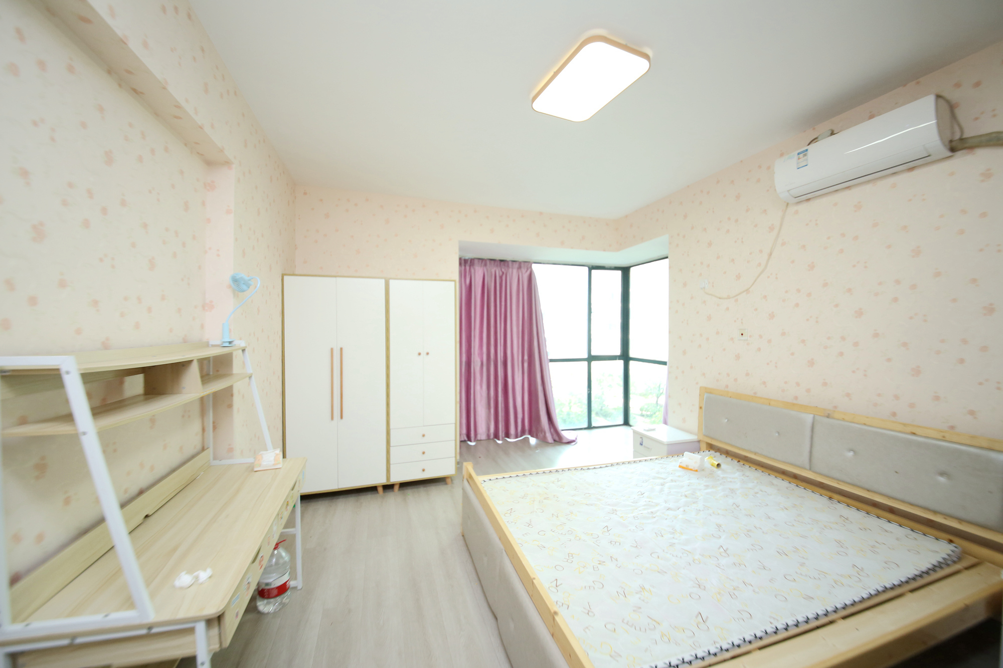 华盛新外滩  2室2厅1卫   138.00万卧室