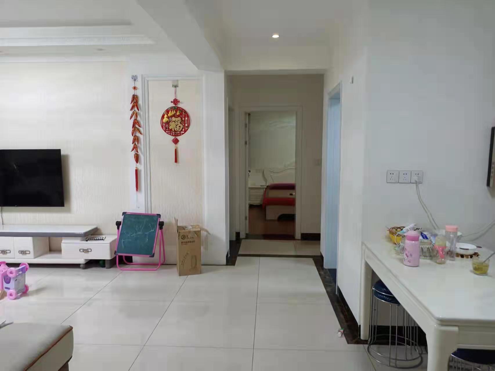 鸿都苑  3室2厅2卫    78.8万 鸿都苑  3室2厅2卫    78.8万客厅