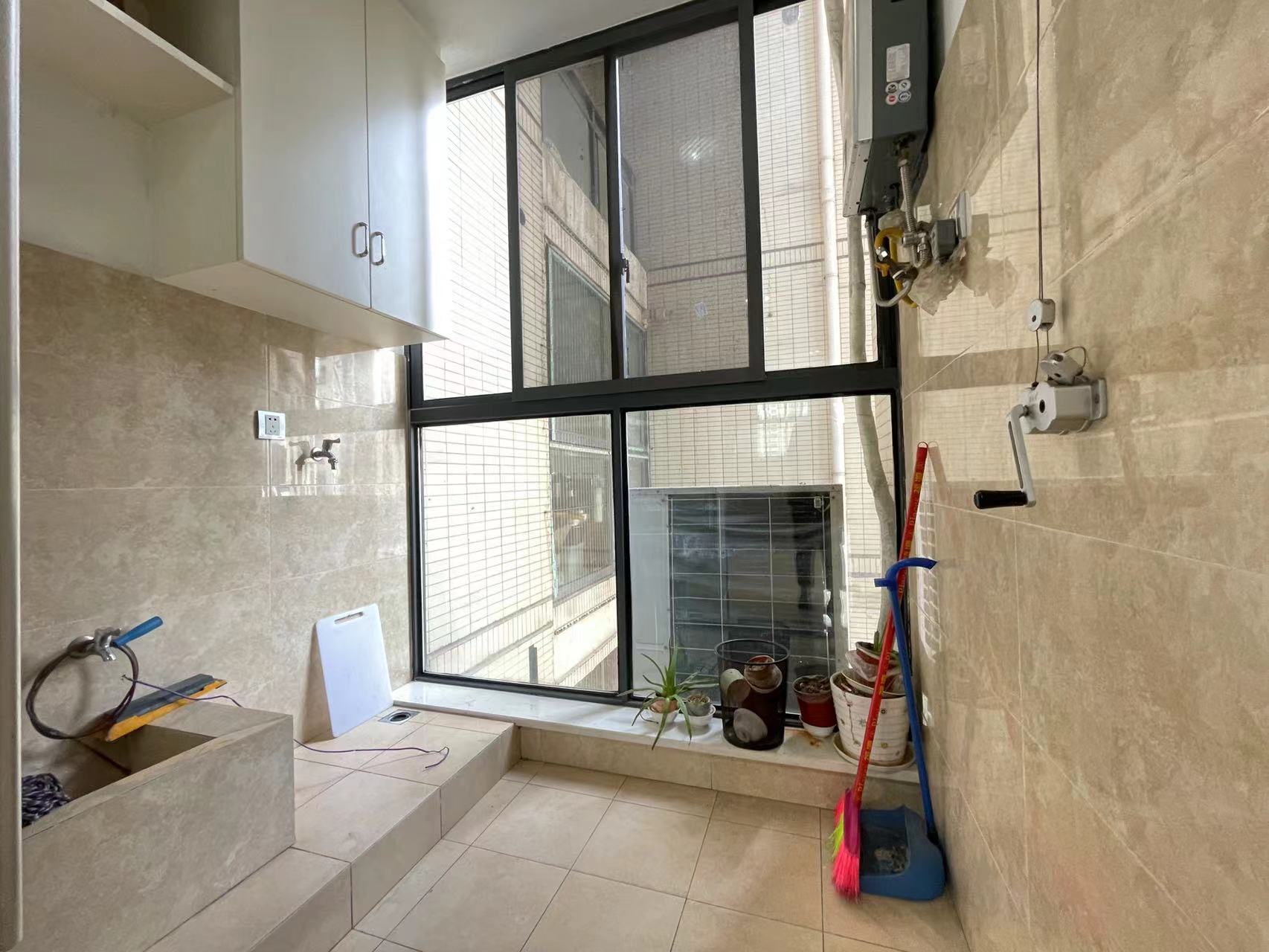 美的城一期 3室2厅2卫 74.8万 美的城一期 3室2厅2卫 74.8万客厅