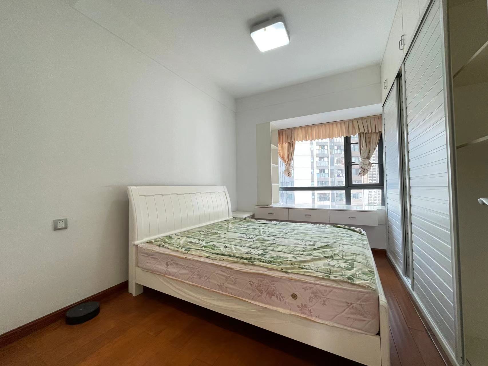 美的城一期 3室2厅2卫 74.8万 美的城一期 3室2厅2卫 74.8万客厅