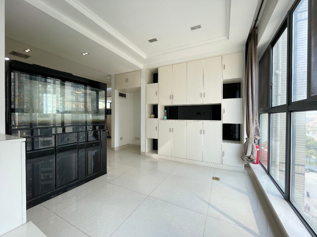 美的城一期 3室2厅2卫 74.8万 美的城一期 3室2厅2卫 74.8万客厅