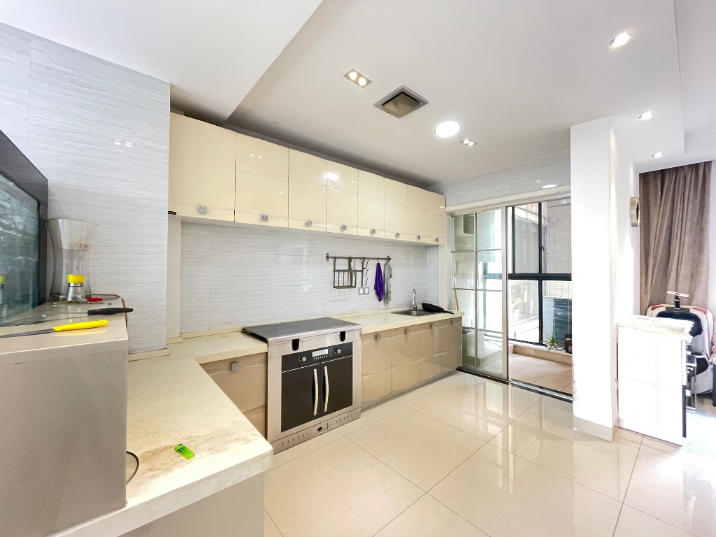 美的城一期 3室2厅2卫 74.8万 美的城一期 3室2厅2卫 74.8万客厅