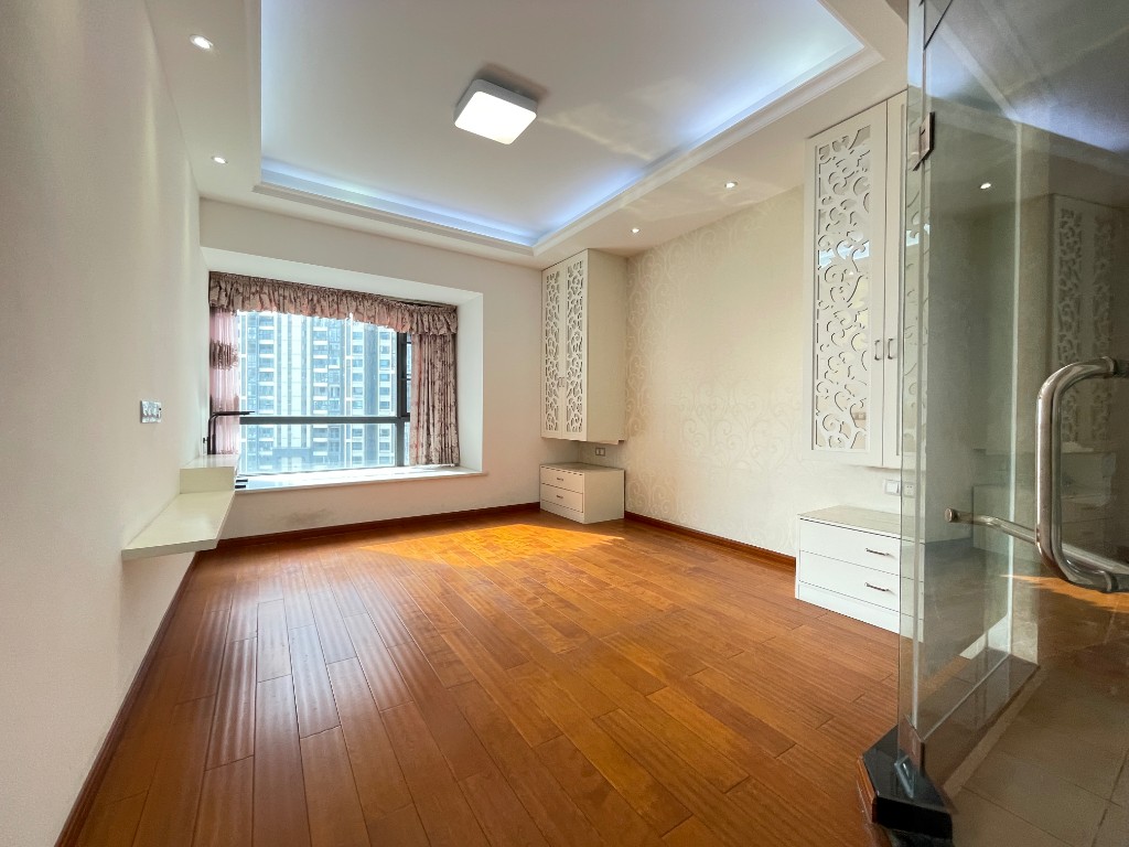 美的城一期 3室2厅2卫 74.8万 美的城一期 3室2厅2卫 74.8万客厅