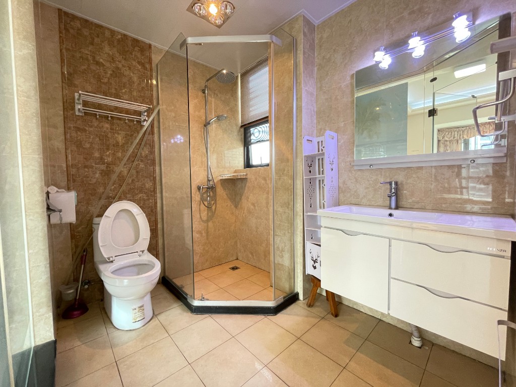 美的城一期 3室2厅2卫 74.8万 美的城一期 3室2厅2卫 74.8万客厅