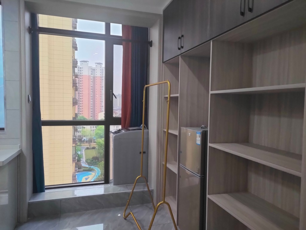 保利香槟国际 1室1厅1卫 1300.0元/月 保利香槟国际 1室1厅1卫 1300.0元/月室内图