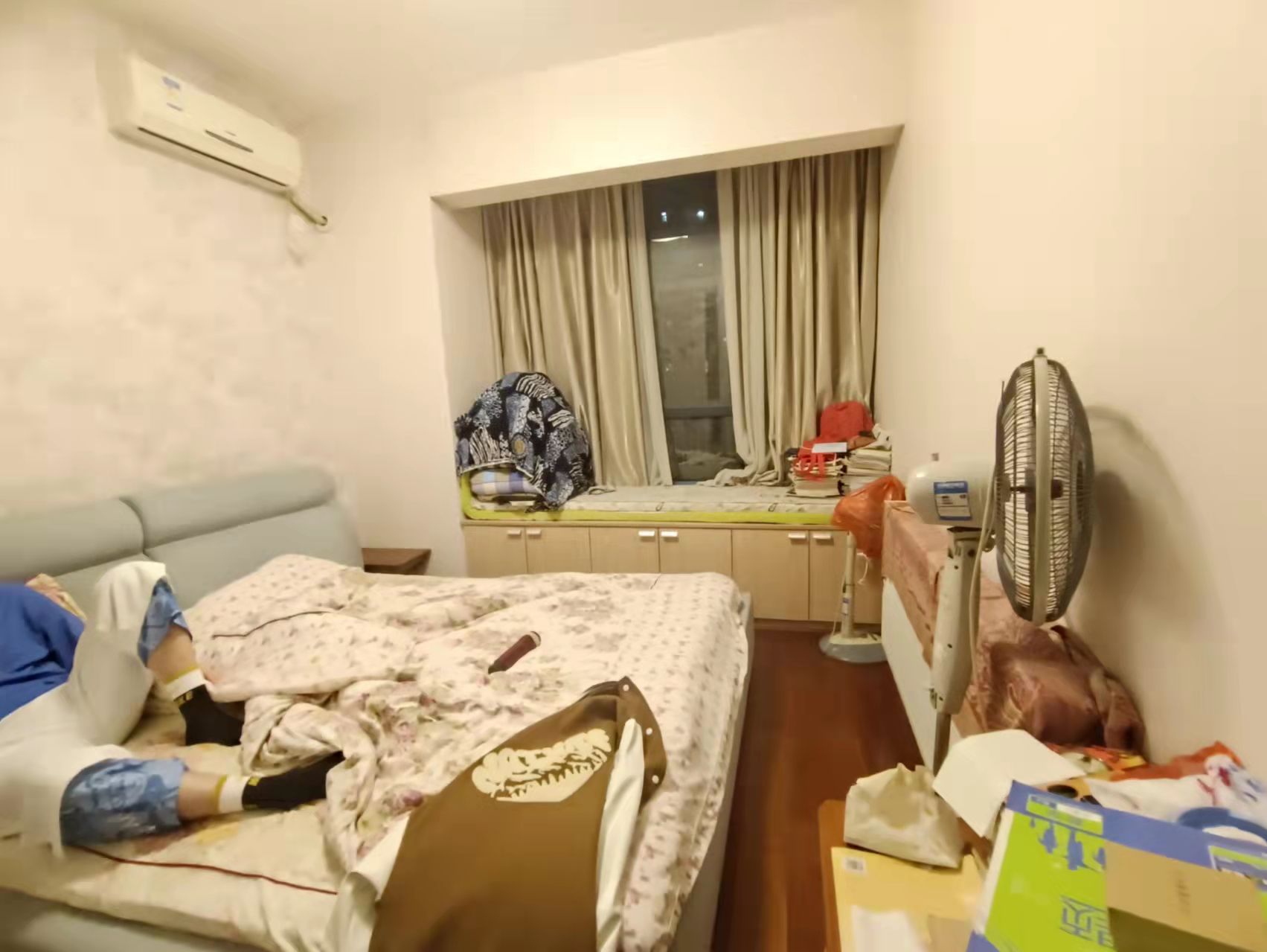 水映豪廷（一，二，三期）  5室2厅2卫   125.00万卫生间
