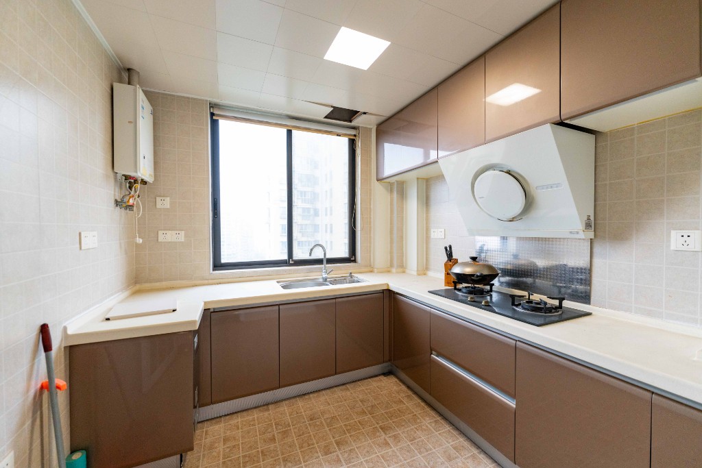 满庭芳小区  3室2厅2卫    108.0万 满庭芳小区  3室2厅2卫    108.0万厨房