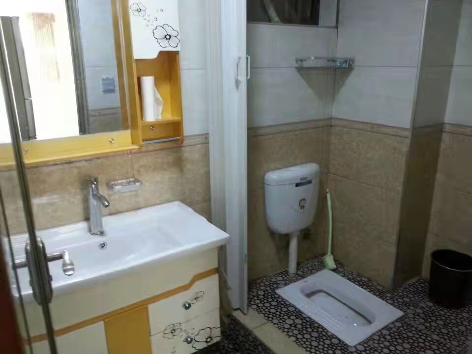 皇城御园 3室2厅2卫 1680.0元/月 皇城御园 3室2厅2卫 1680.0元/月室内图