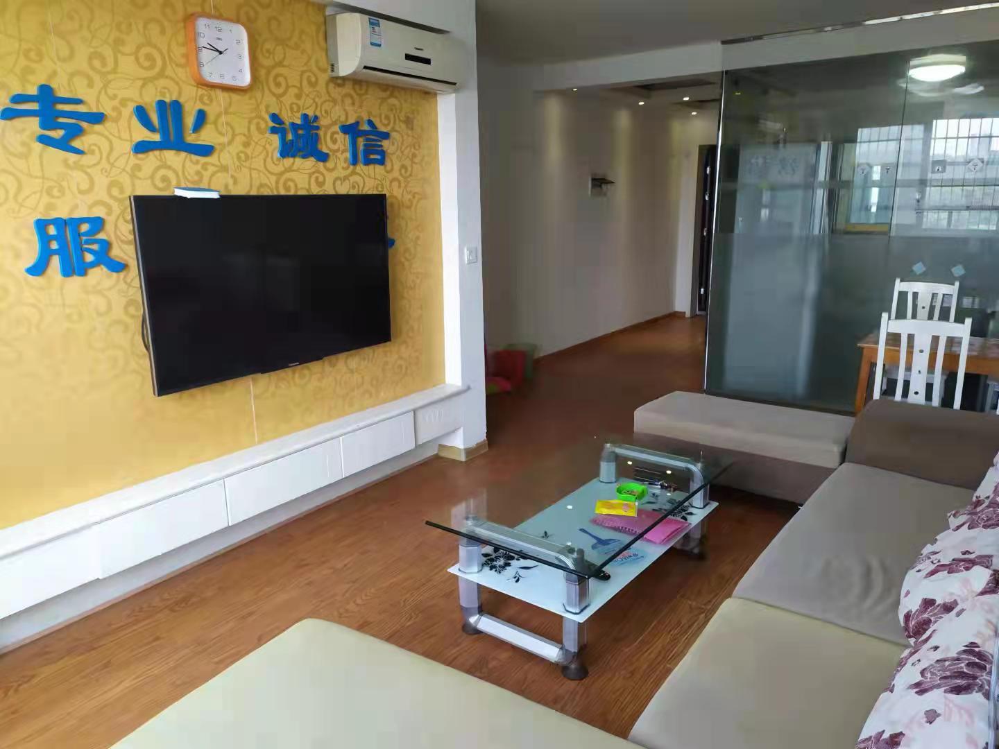 皇城御园 3室2厅2卫 1680.0元/月 皇城御园 3室2厅2卫 1680.0元/月室内图