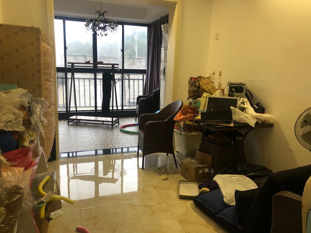 桂花名城 3室2厅2卫 60.0万 桂花名城 3室2厅2卫 60.0万客厅