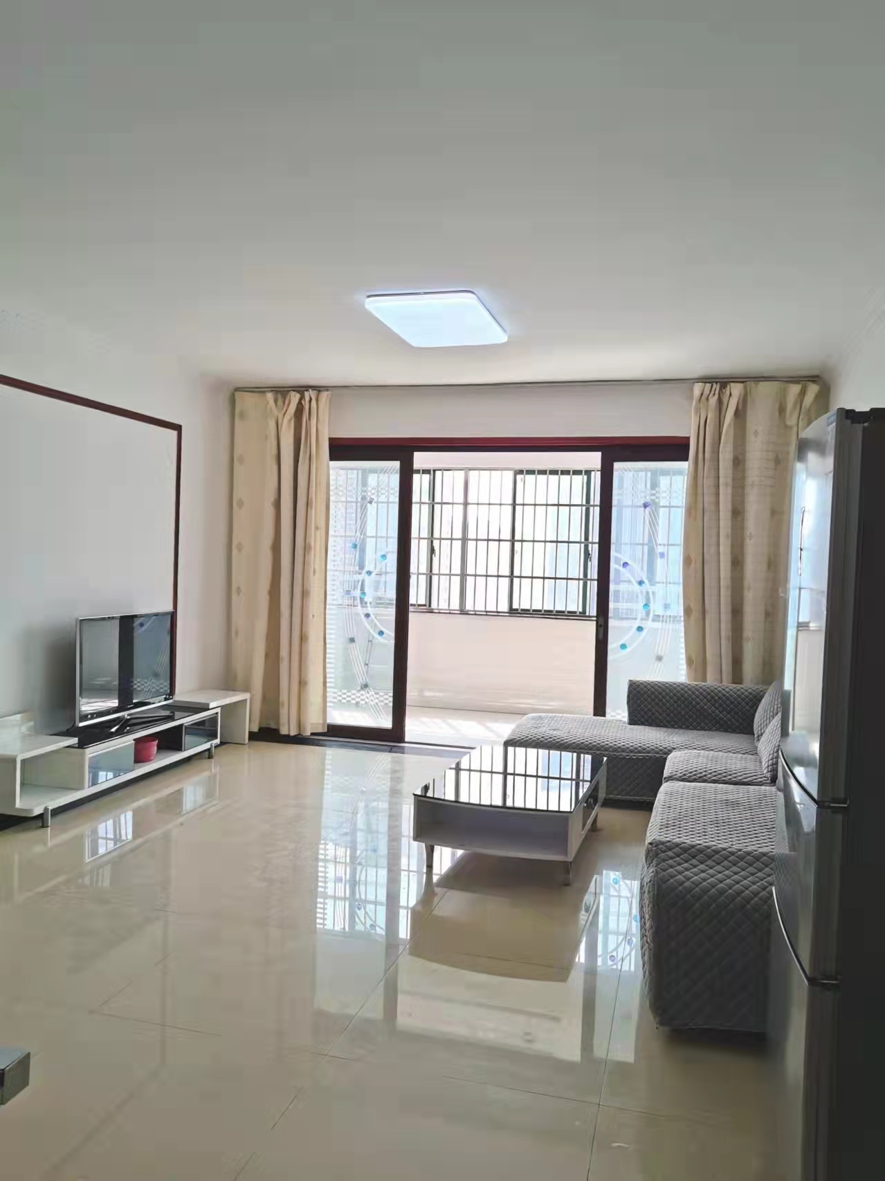 君临新世界  3室2厅1卫    2500.0元/月 君临新世界  3室2厅1卫    2500.0元/月室内图1