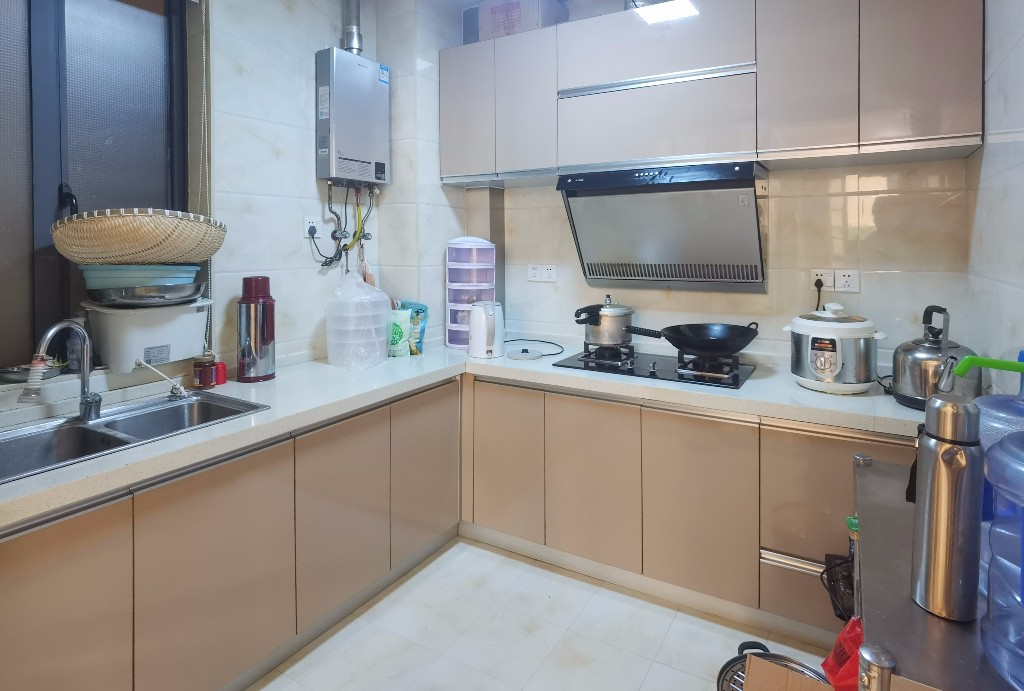 泰山公馆 3室2厅2卫 61.8万 泰山公馆 3室2厅2卫 61.8万客厅