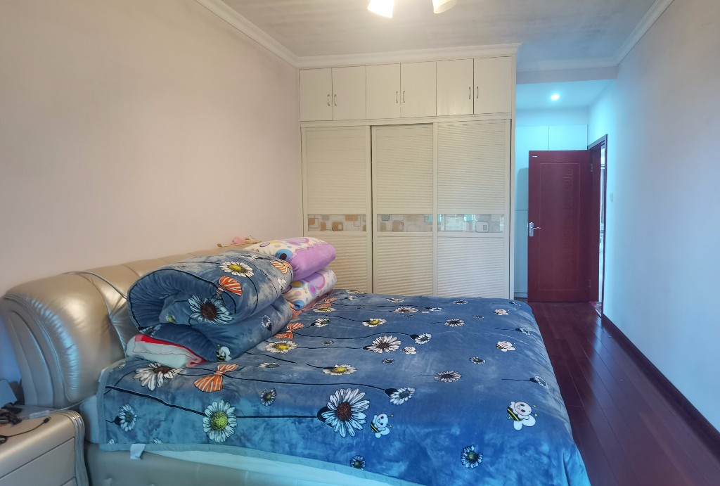 泰山公馆 3室2厅2卫 61.8万 泰山公馆 3室2厅2卫 61.8万客厅