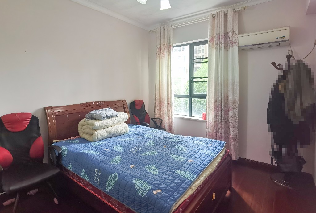 泰山公馆 3室2厅2卫 61.8万 泰山公馆 3室2厅2卫 61.8万客厅