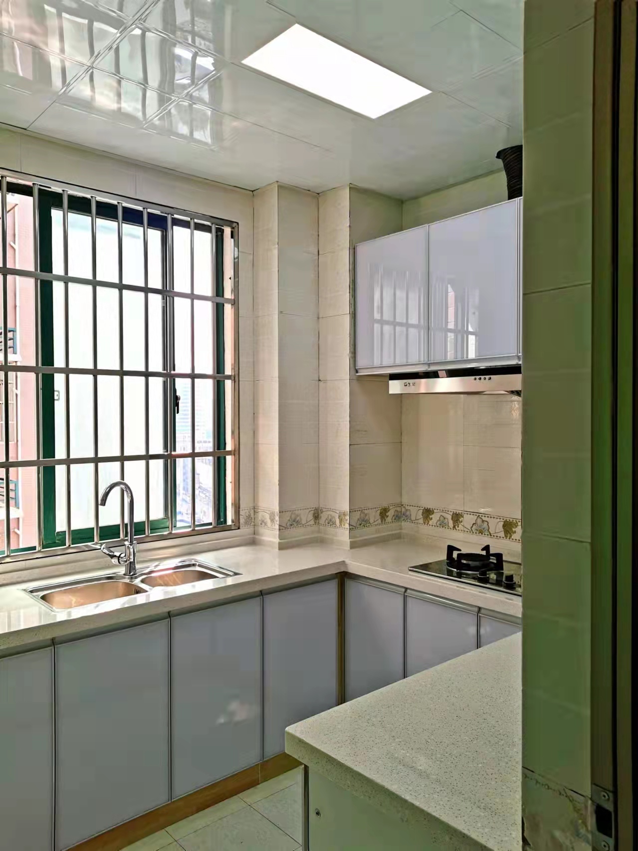 君临新世界  3室2厅1卫    2500.0元/月 君临新世界  3室2厅1卫    2500.0元/月室内图