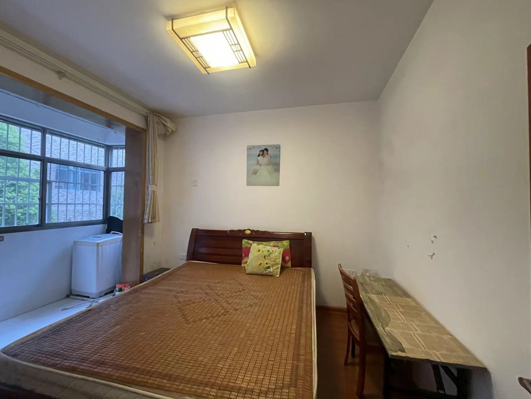 福源小区 3室2厅2卫 62.8万 福源小区 3室2厅2卫 62.8万卧室