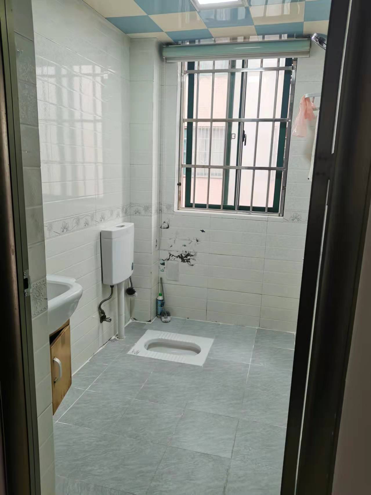 君临新世界  3室2厅1卫    2500.0元/月 君临新世界  3室2厅1卫    2500.0元/月室内图