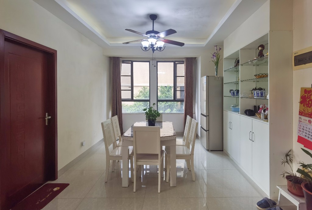 泰山公馆 3室2厅2卫 61.8万 泰山公馆 3室2厅2卫 61.8万客厅