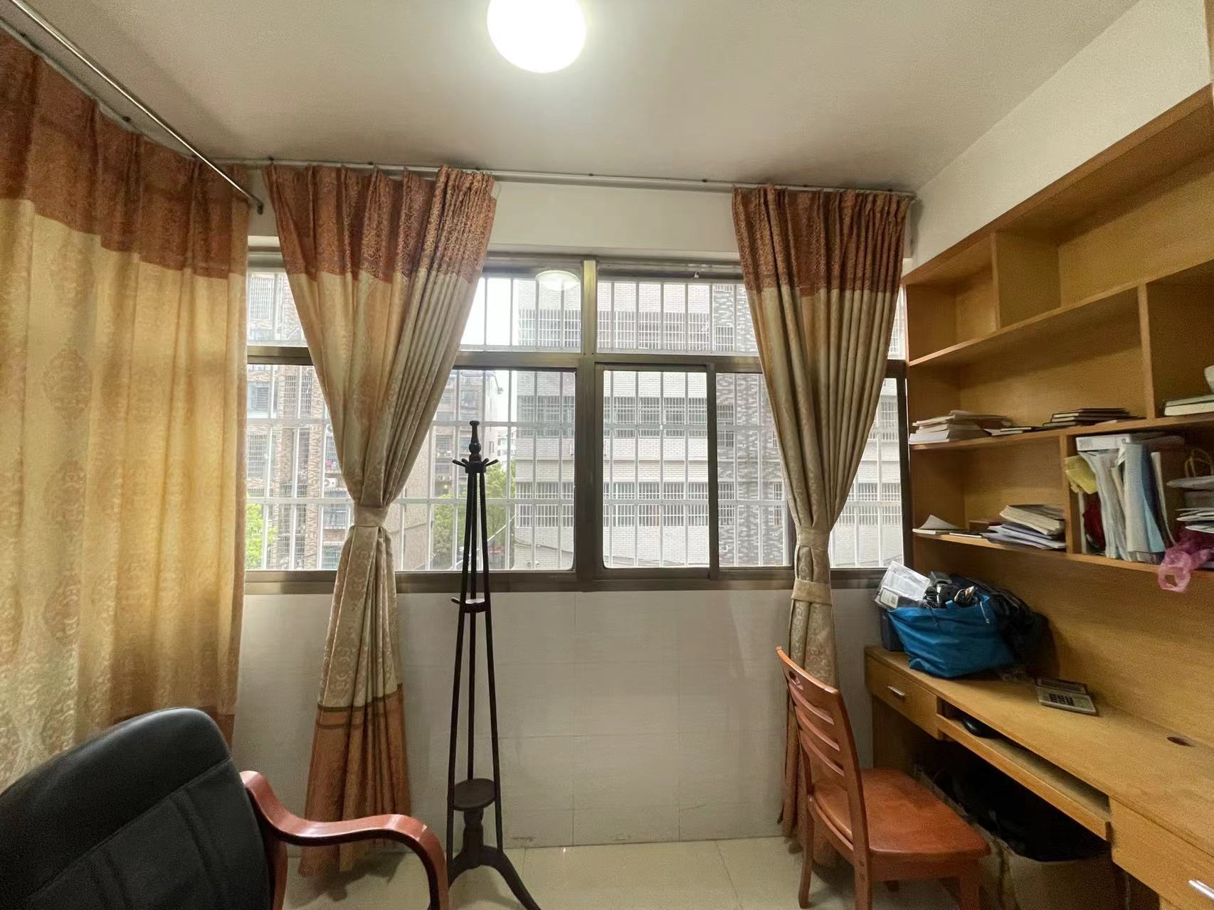 福源小区 3室2厅2卫 62.8万 福源小区 3室2厅2卫 62.8万阳台