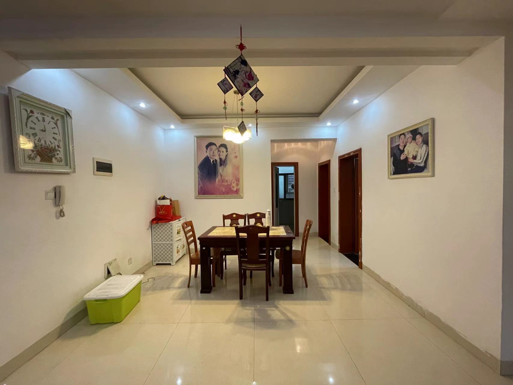 福源小区 3室2厅2卫 62.8万 福源小区 3室2厅2卫 62.8万客厅