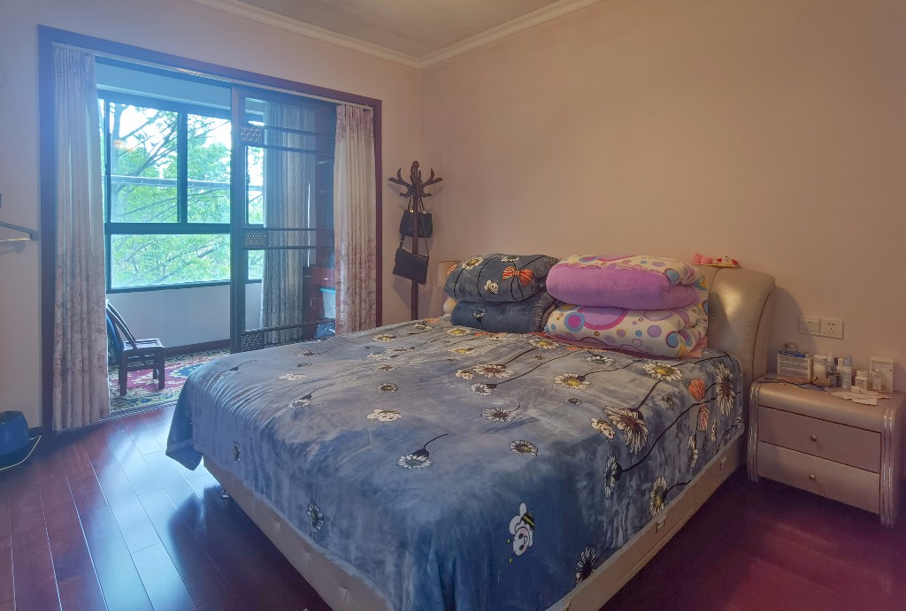 泰山公馆 3室2厅2卫 61.8万 泰山公馆 3室2厅2卫 61.8万客厅