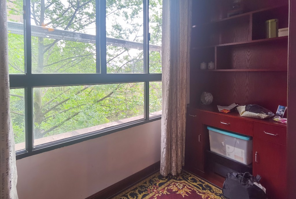 泰山公馆 3室2厅2卫 61.8万 泰山公馆 3室2厅2卫 61.8万客厅