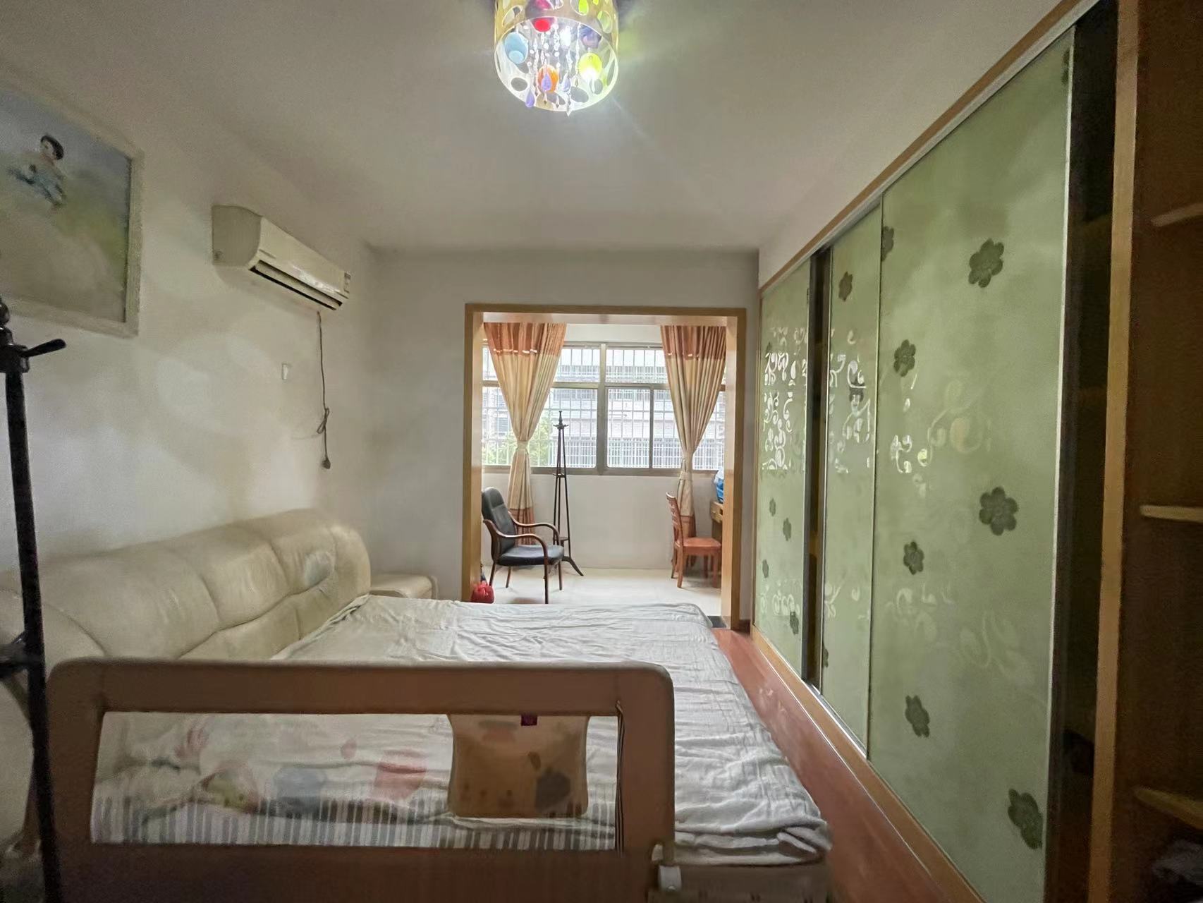 福源小区 3室2厅2卫 62.8万 福源小区 3室2厅2卫 62.8万卧室