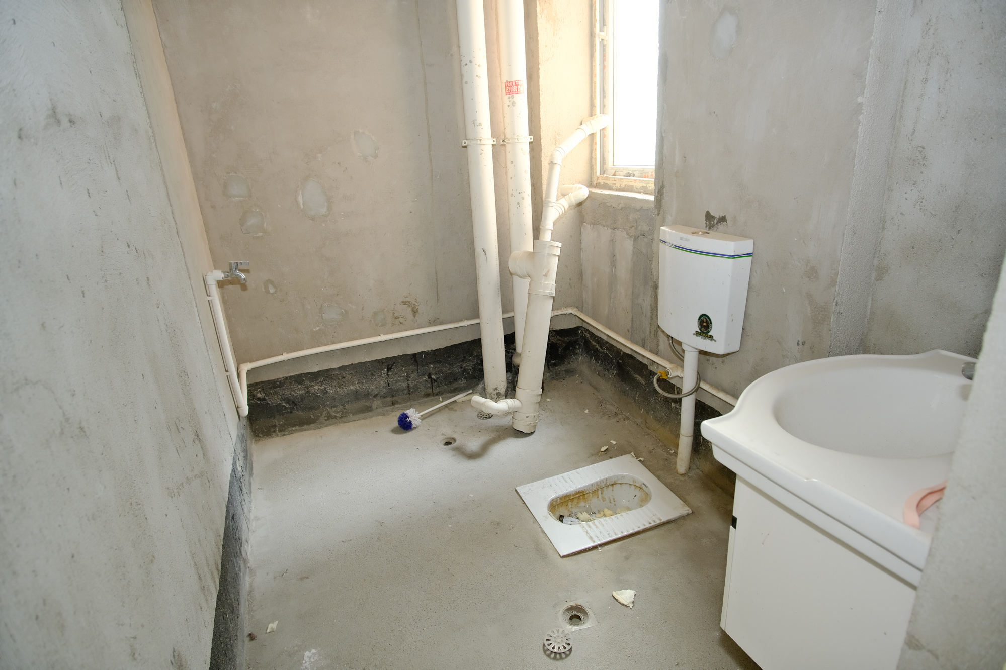 山水湾  4室2厅2卫    92.0万客厅