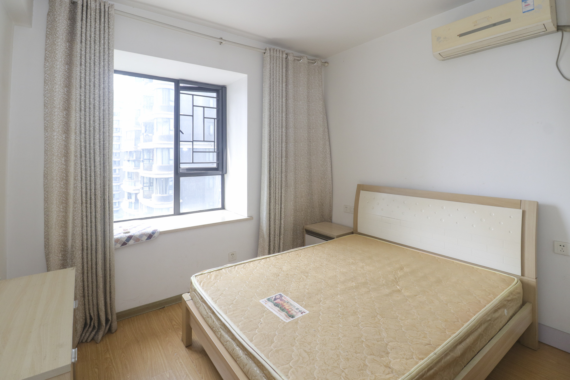 西城龙庭 3室2厅 137.80万卧室A