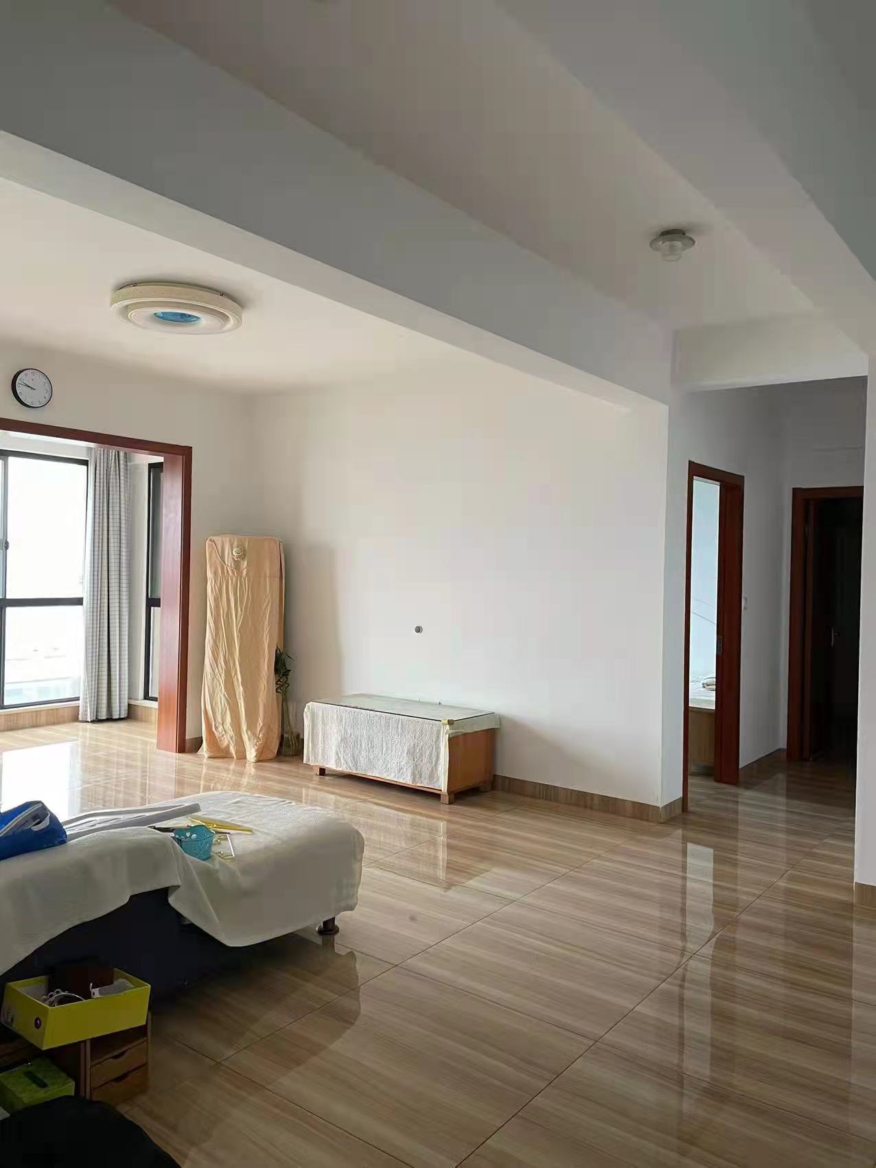 熙园壹号 3室2厅2卫 2400.0元/月 熙园壹号 3室2厅2卫 2400.0元/月室内图