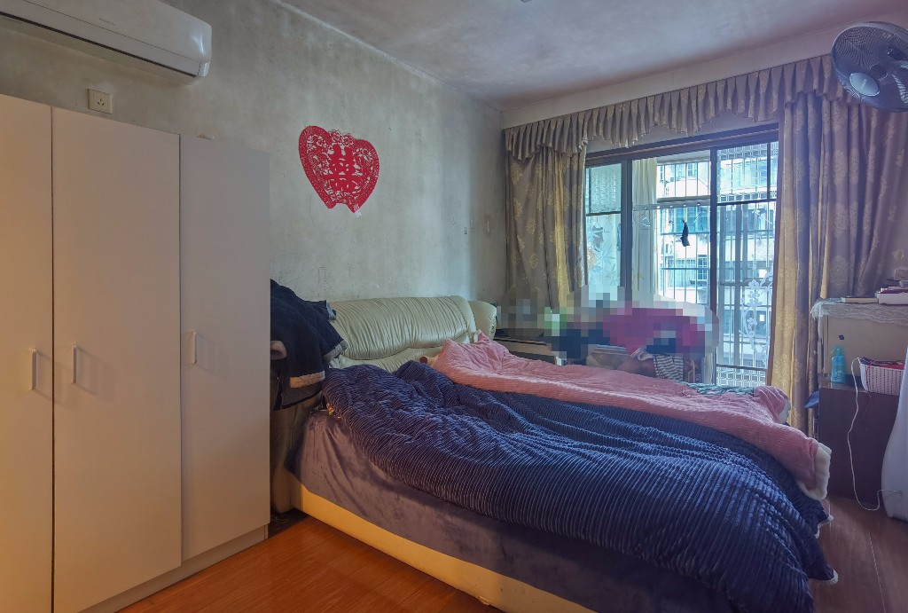 广汇商业广场  3室2厅2卫    65.0万 广汇商业广场  3室2厅2卫    65.0万客厅