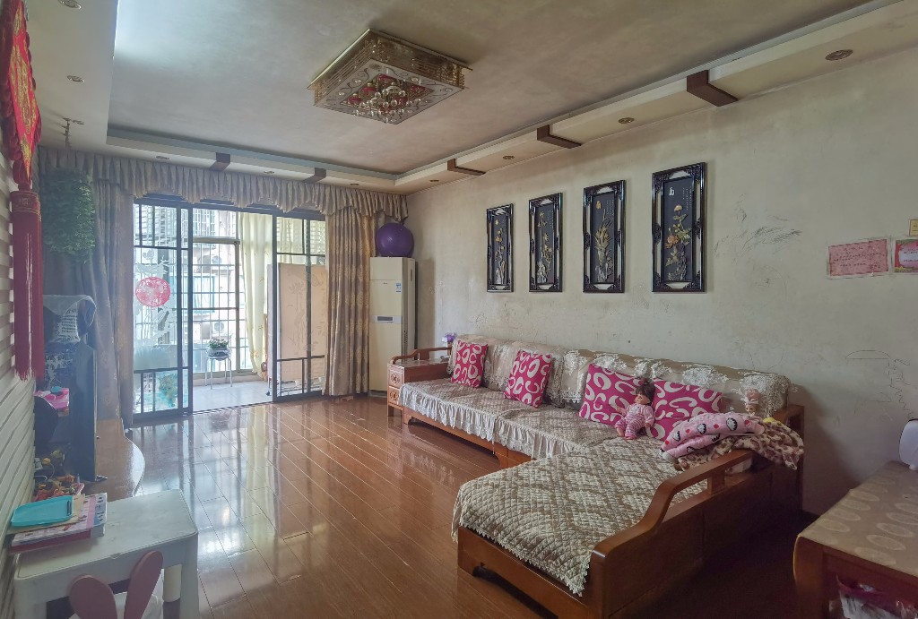 广汇商业广场  3室2厅2卫    65.0万 广汇商业广场  3室2厅2卫    65.0万客厅