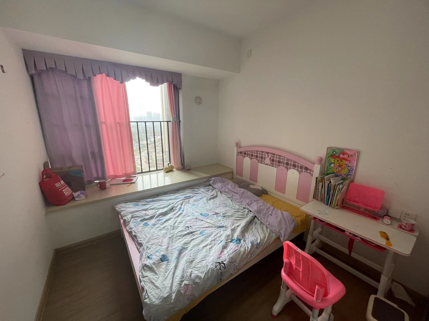 东部美的城 4室2厅2卫 95.0万 东部美的城 4室2厅2卫 95.0万客厅