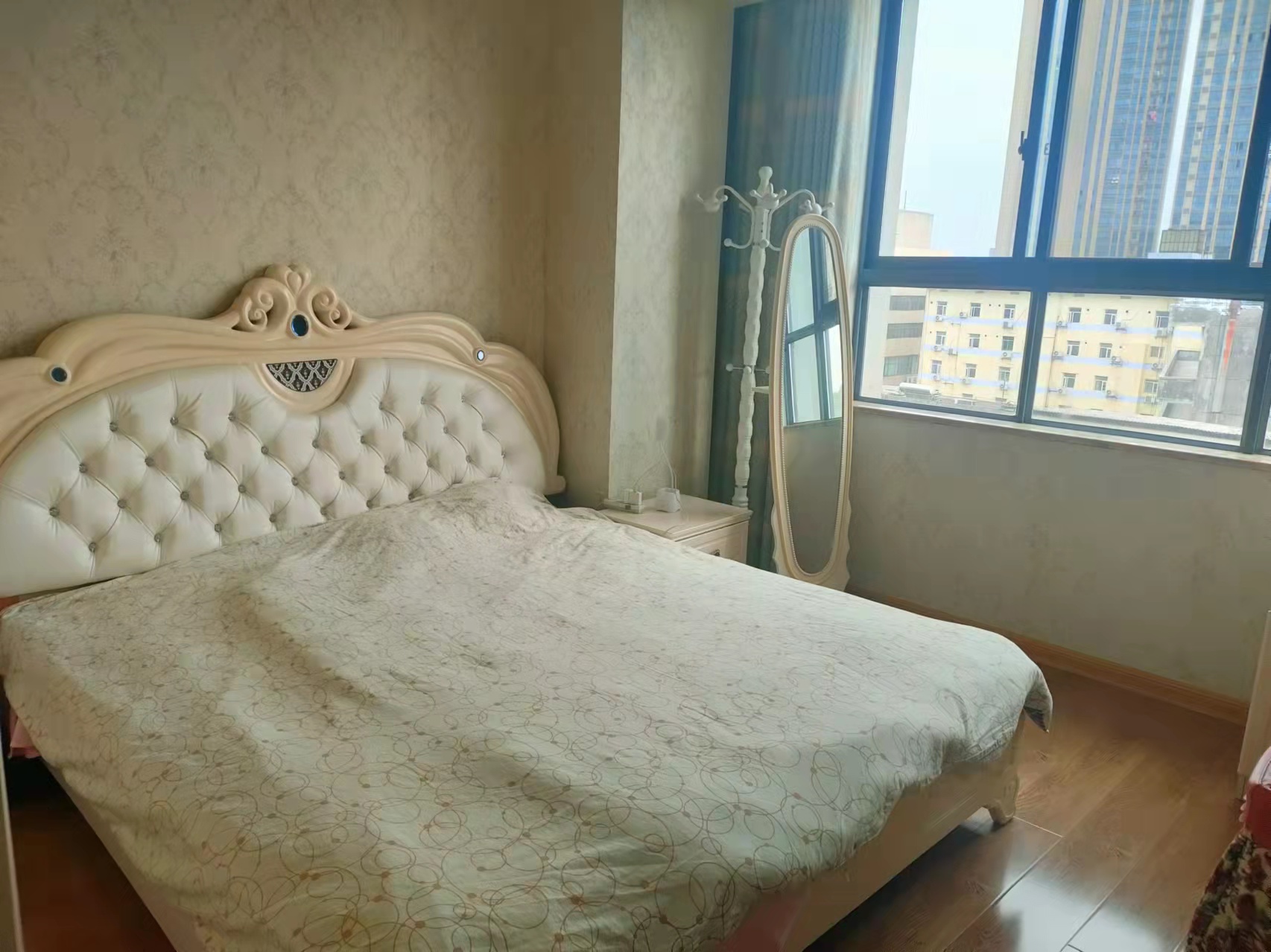 桥南创业大厦  3室2厅1卫    66.8万 桥南创业大厦  3室2厅1卫    66.8万客厅