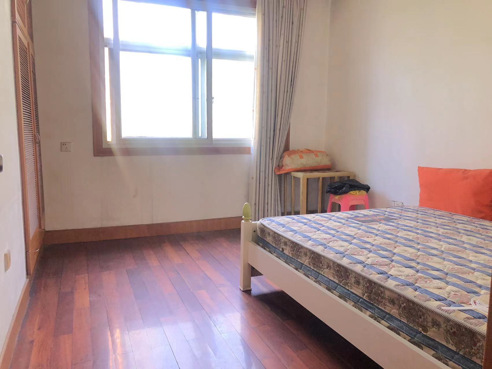 芙蓉小区新华东路123号 3室2厅2卫 52.0万 芙蓉小区新华东路123号 3室2厅2卫 52.0万客厅