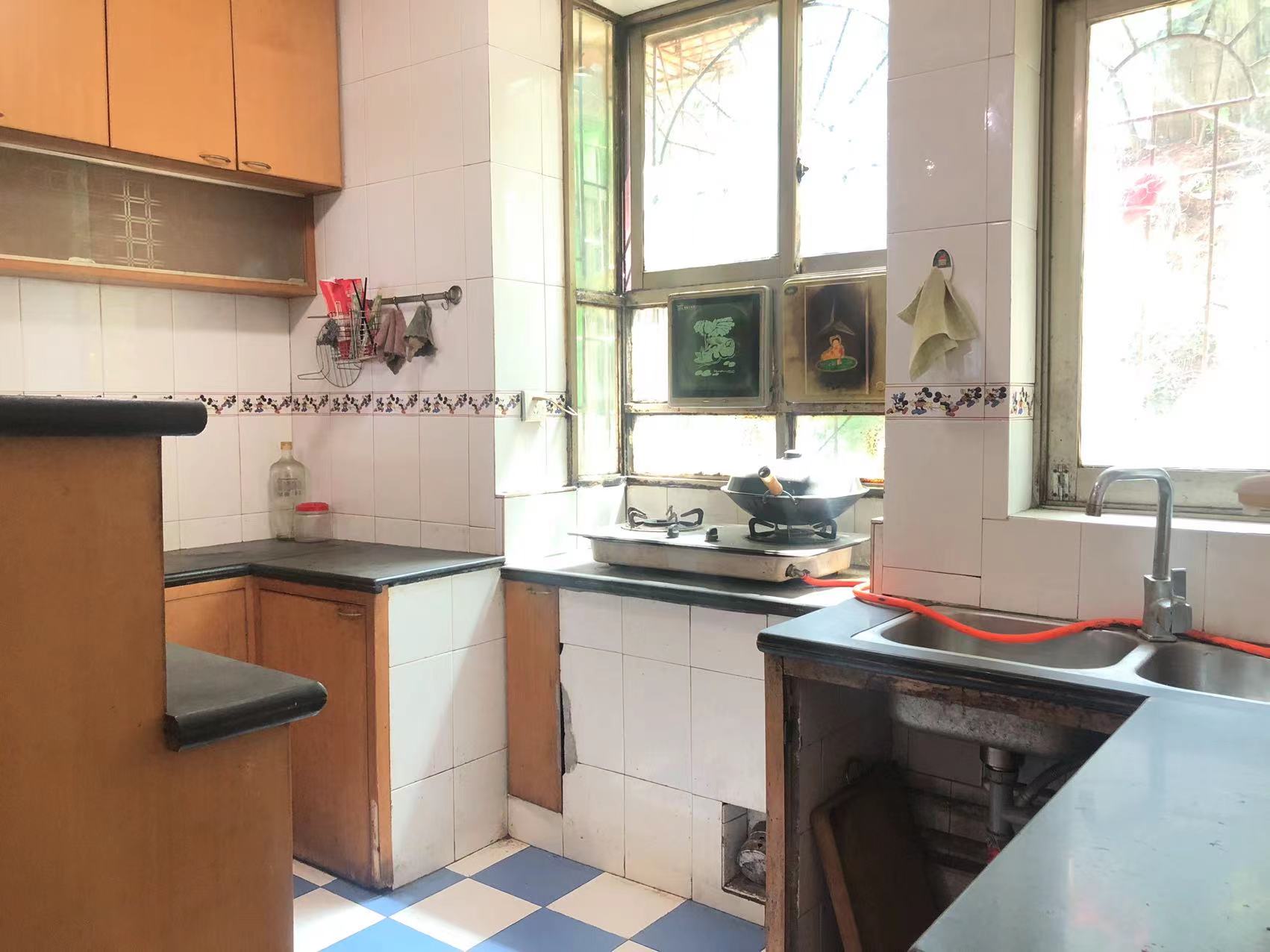 芙蓉小区新华东路123号 3室2厅2卫 52.0万 芙蓉小区新华东路123号 3室2厅2卫 52.0万客厅