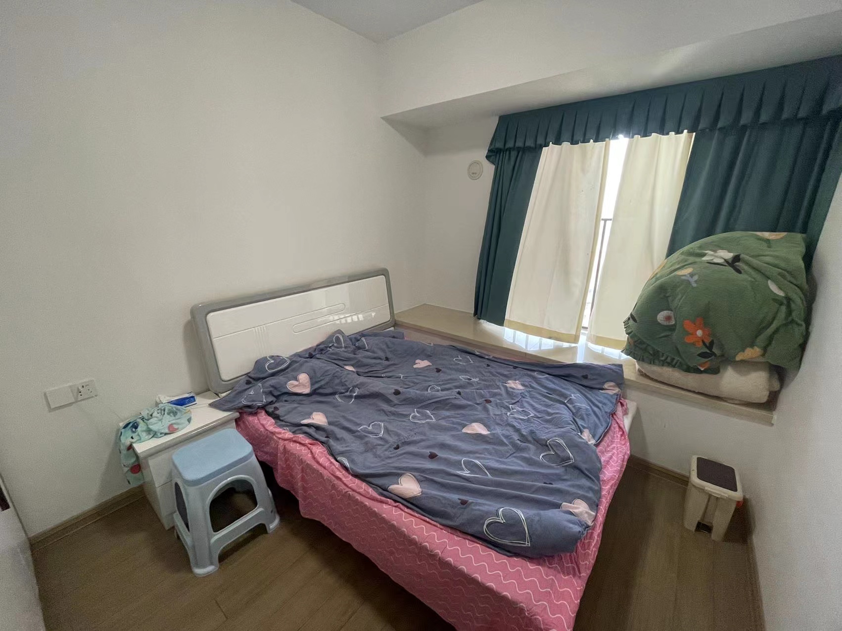 东部美的城 4室2厅2卫 95.0万 东部美的城 4室2厅2卫 95.0万客厅