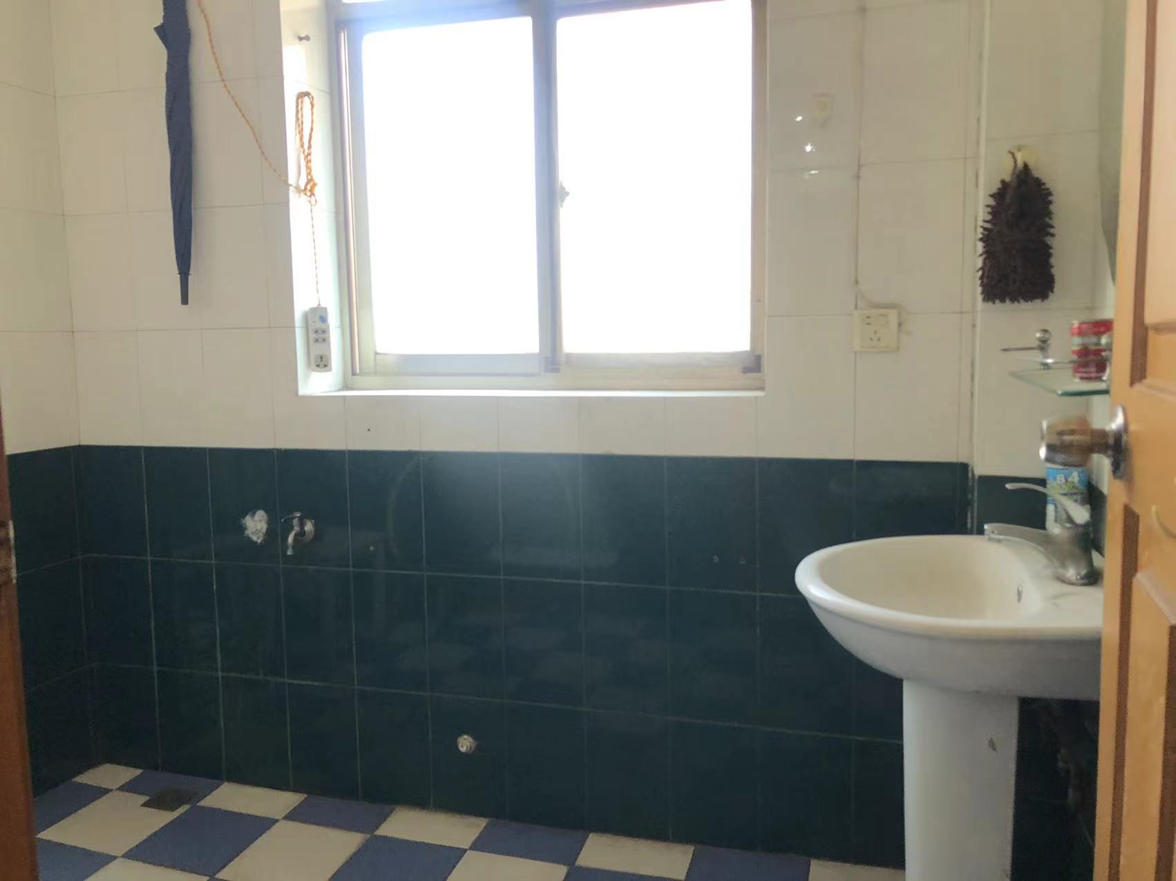 芙蓉小区新华东路123号 3室2厅2卫 52.0万 芙蓉小区新华东路123号 3室2厅2卫 52.0万客厅