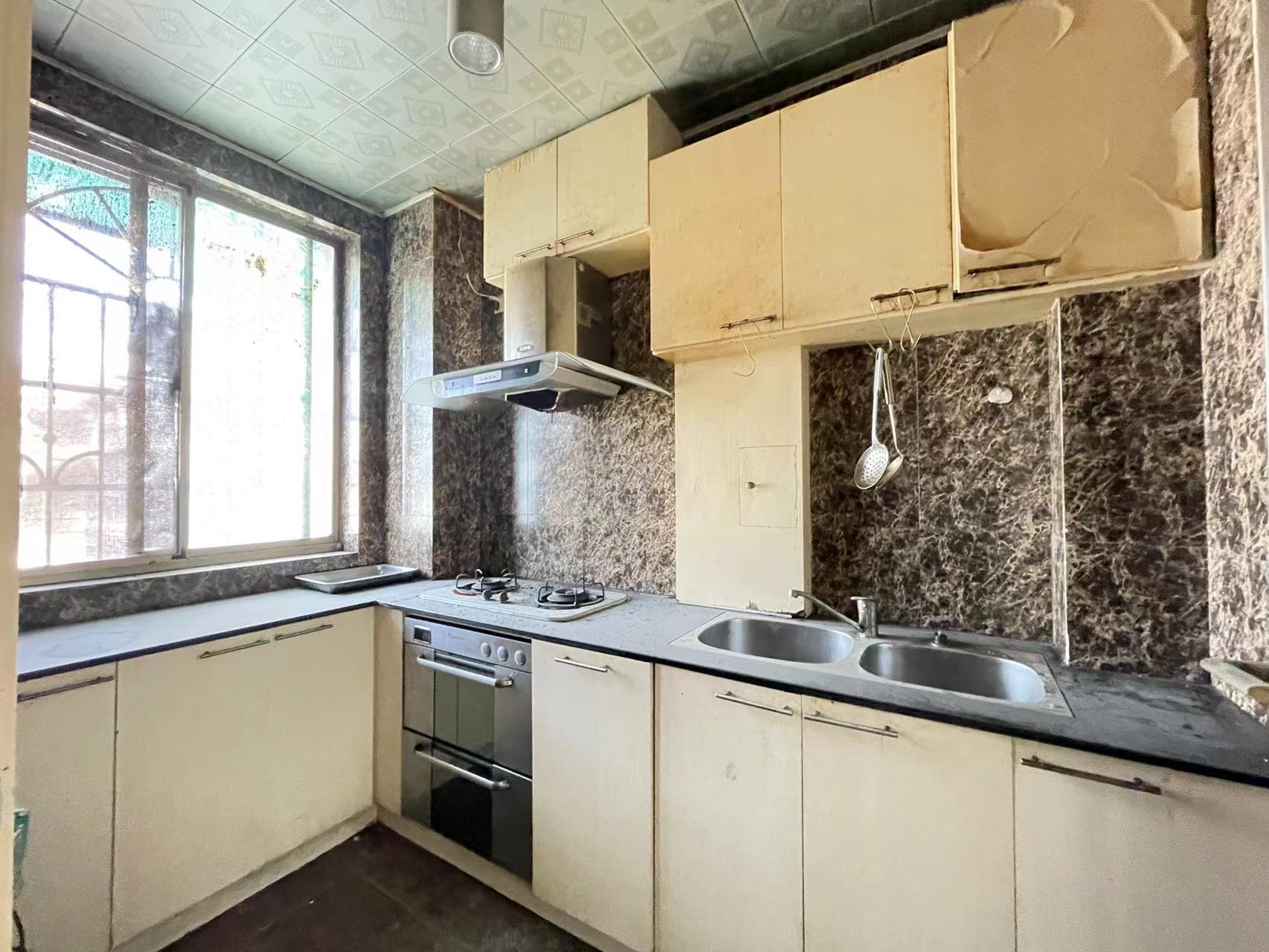 株洲华苑小区  4室2厅2卫    55.5万 株洲华苑小区  4室2厅2卫    55.5万客厅