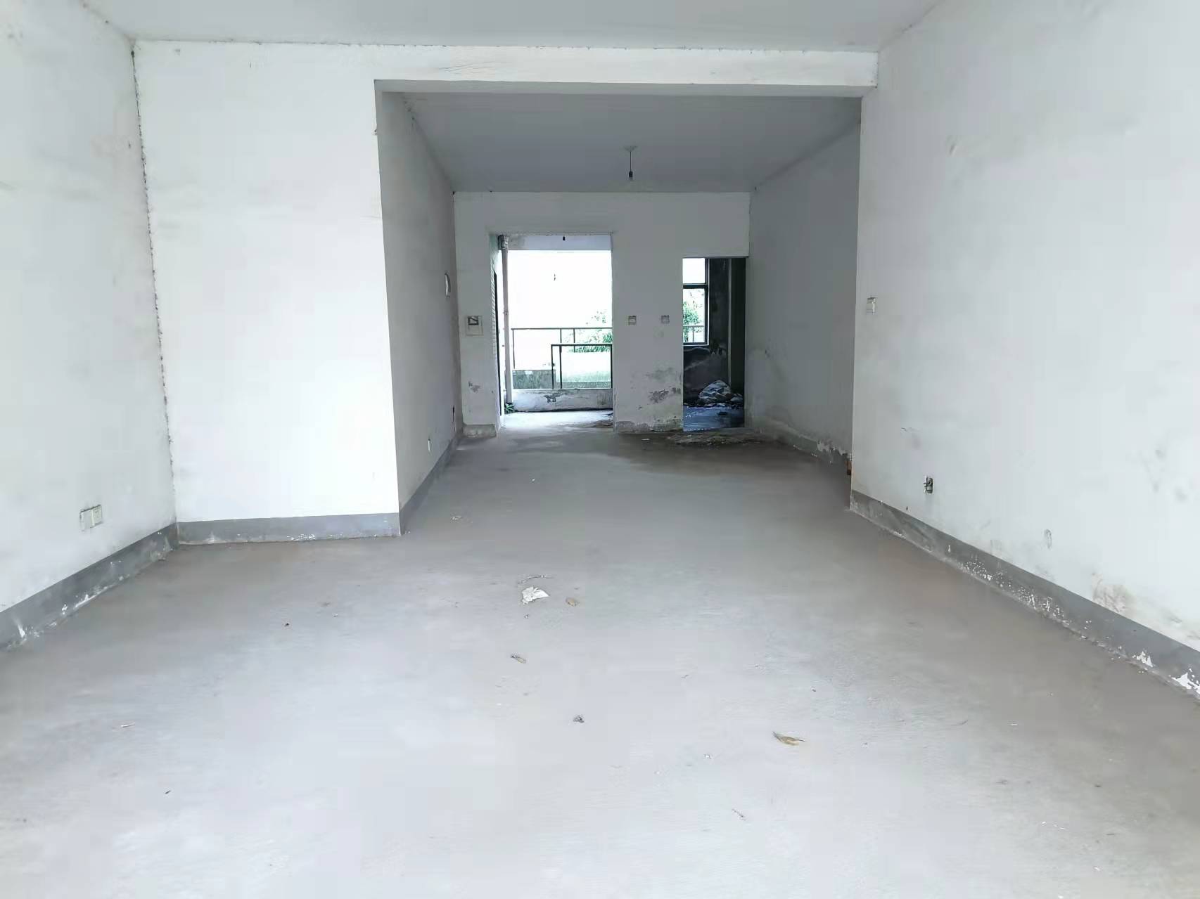 紫苑江岸 4室2厅2卫 80.0万 紫苑江岸 4室2厅2卫 80.0万客厅