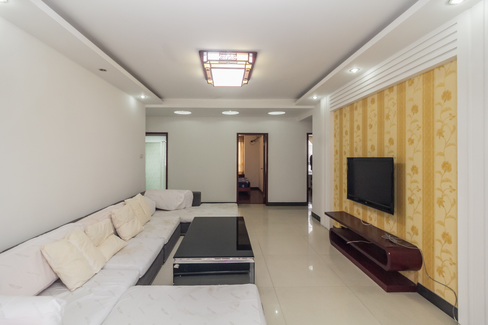 圣力华苑 3室2厅2卫 75.0万 圣力华苑 3室2厅2卫 75.0万客厅