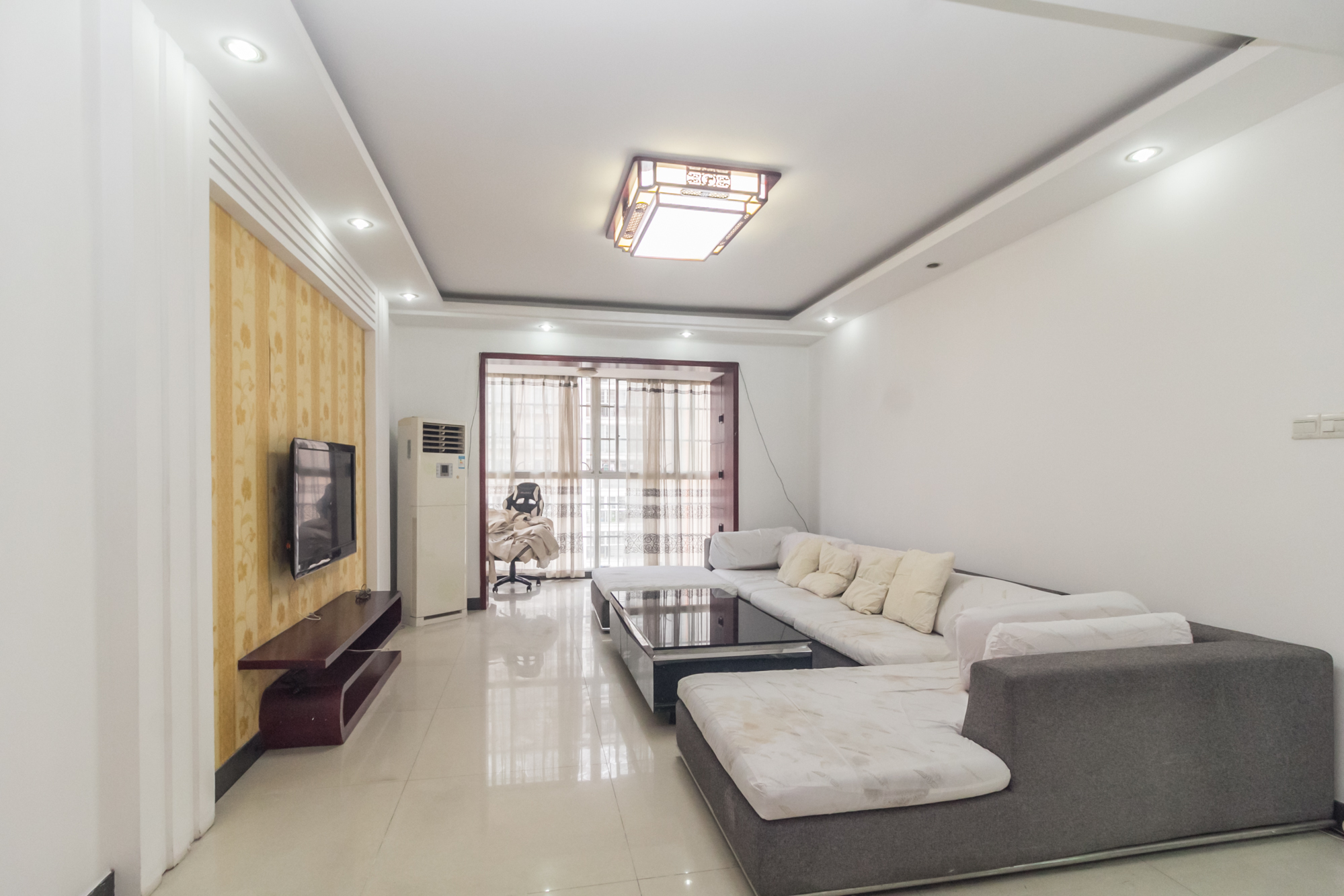 圣力华苑 3室2厅2卫 75.0万 圣力华苑 3室2厅2卫 75.0万客厅