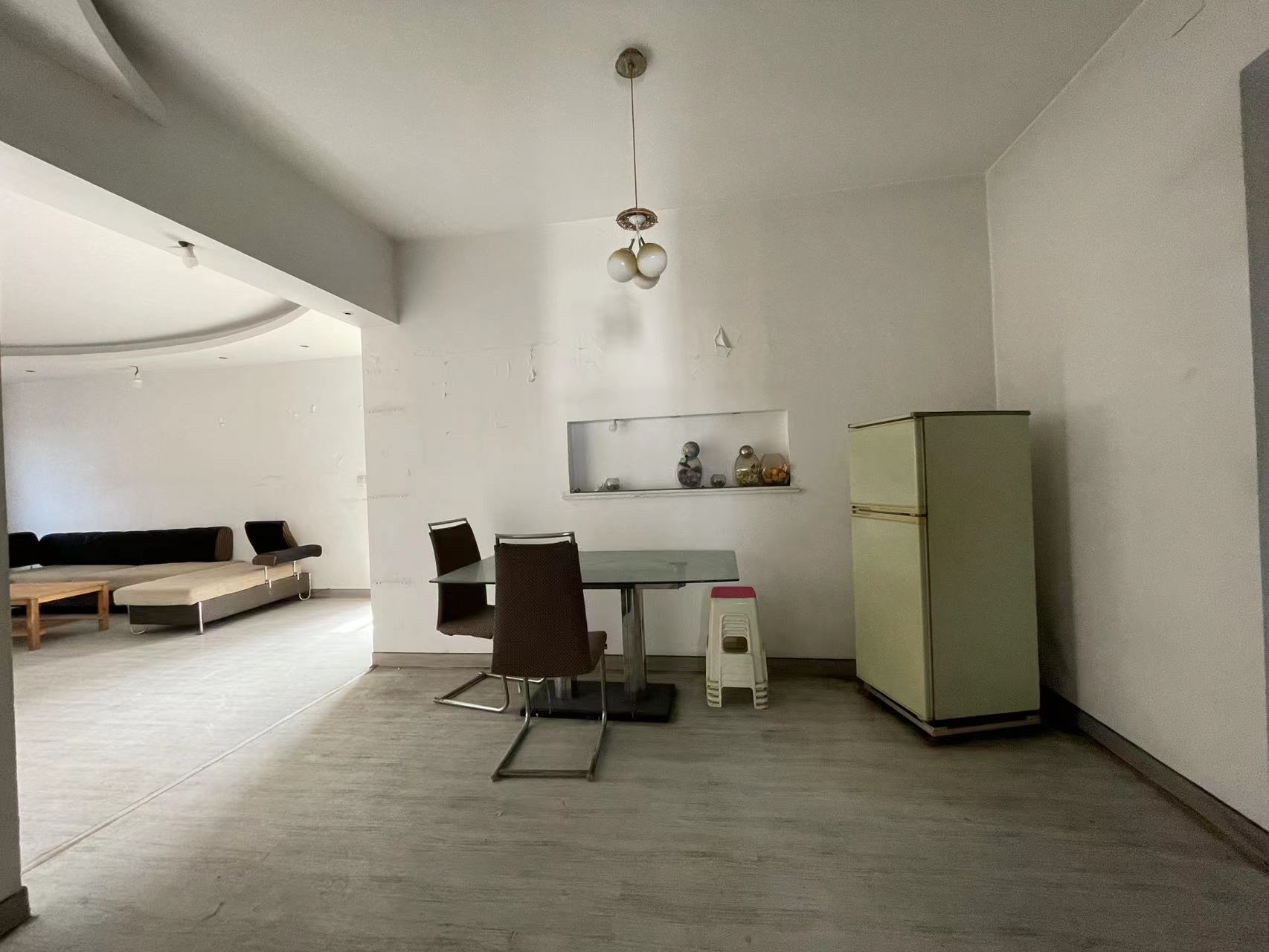 株洲华苑小区  4室2厅2卫    55.5万 株洲华苑小区  4室2厅2卫    55.5万客厅