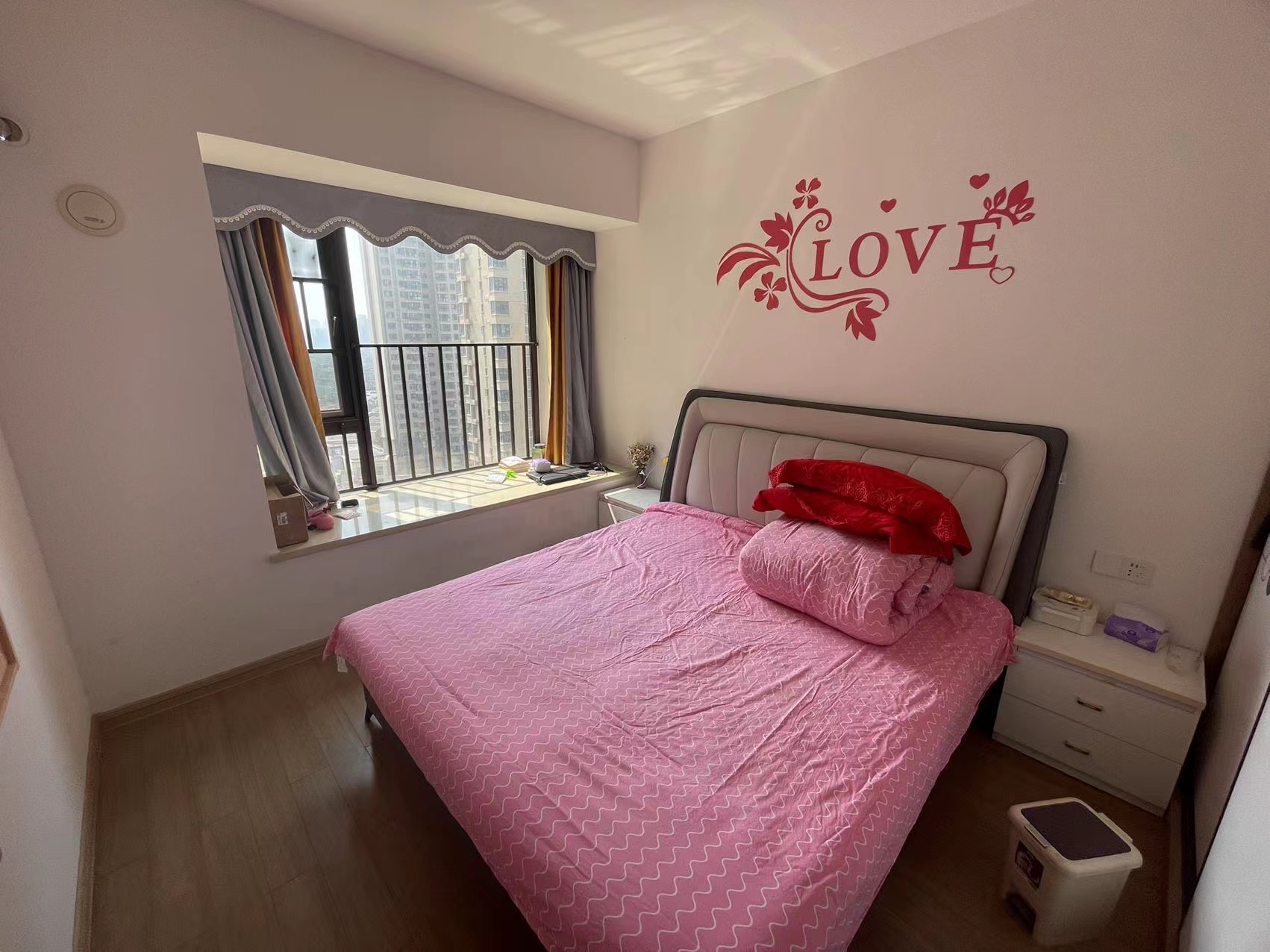 东部美的城 4室2厅2卫 95.0万 东部美的城 4室2厅2卫 95.0万客厅