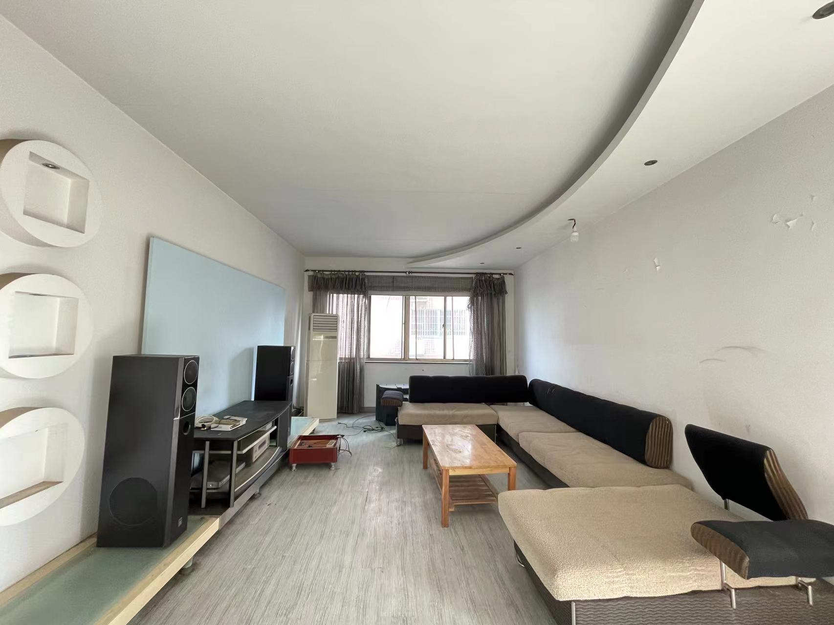 株洲华苑小区  4室2厅2卫    55.5万 株洲华苑小区  4室2厅2卫    55.5万客厅