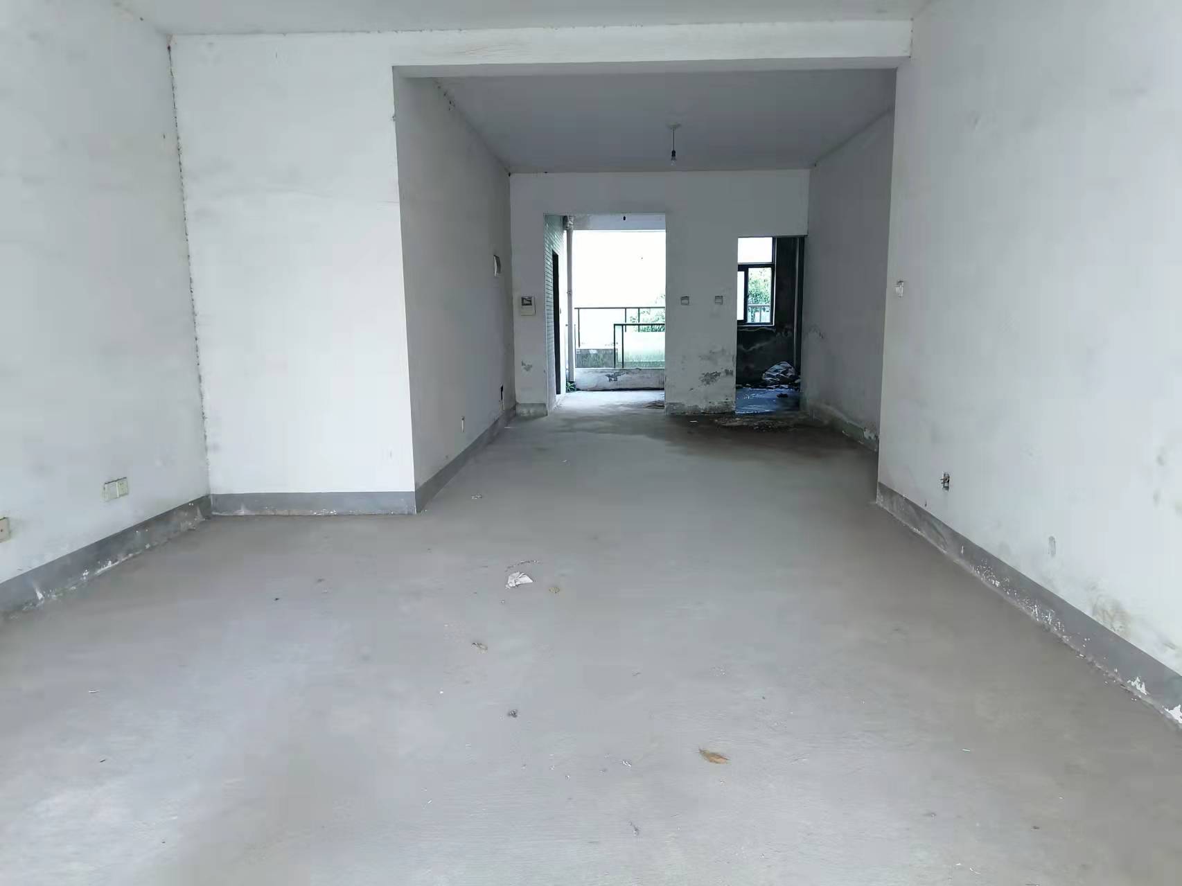 紫苑江岸 4室2厅2卫 80.0万 紫苑江岸 4室2厅2卫 80.0万客厅