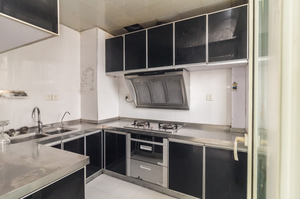 圣力华苑  3室2厅2卫    75.0万厨房