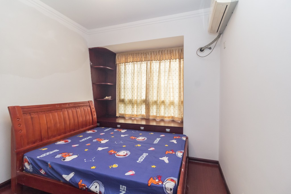 圣力华苑  3室2厅2卫    75.0万卧室