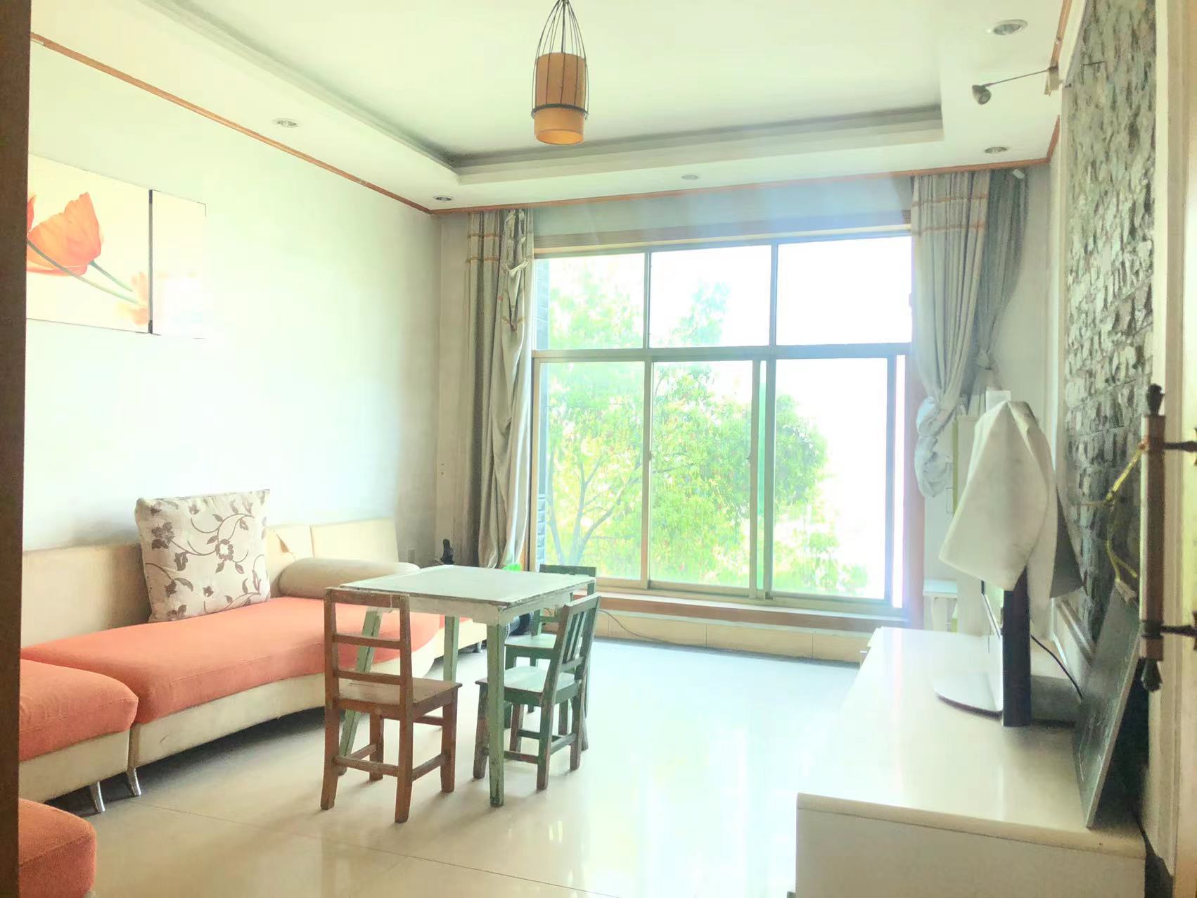 芙蓉小区新华东路123号 3室2厅2卫 52.0万 芙蓉小区新华东路123号 3室2厅2卫 52.0万客厅