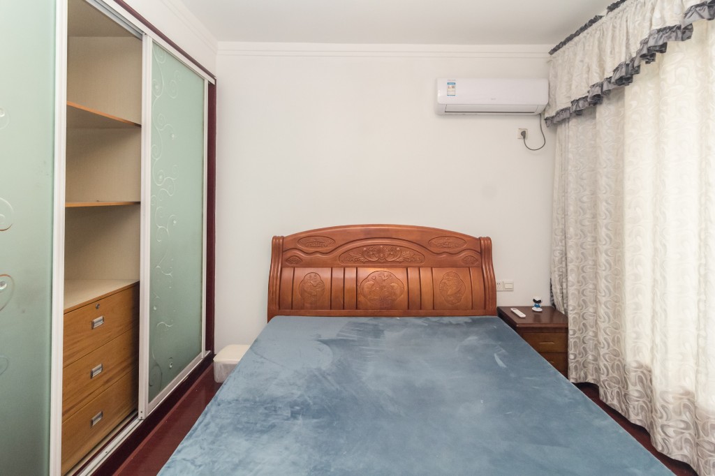 圣力华苑  3室2厅2卫    75.0万卧室